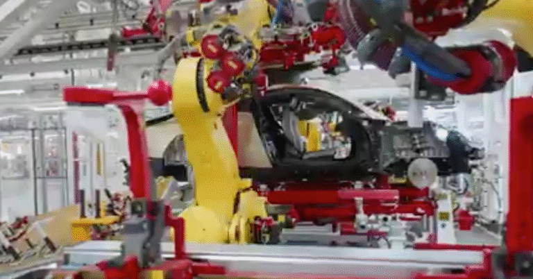 Tesla 宣布 Cybercab 將於 2026 年 4 月量產 自動駕駛技術融入生產線